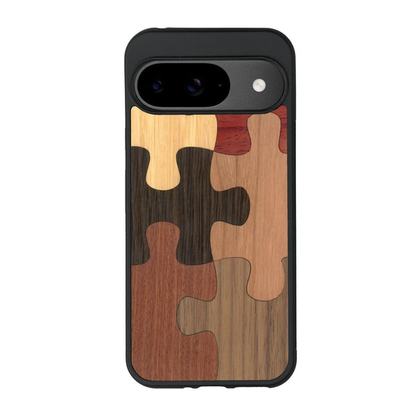 Coque de protection en bois véritable fabriquée en France pour Google Pixel 9 représentant un puzzle en six pièces qui allie du chêne fumé, du noyer, du bambou, du padouk, du merisier et de l'acajou