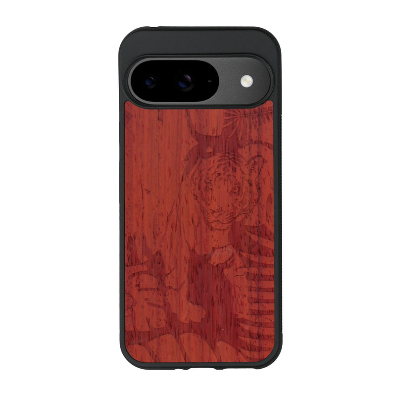 Coque de protection en bois véritable fabriquée en France pour Google Pixel 9 sur le thème de la nature et des animaux représentant un tigre dans la jungle entre des fougères