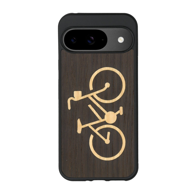 Coque de protection en bois véritable fabriquée en France pour Google Pixel 9 sur le theme du vélo et de l'outdoor qui allie du bambou et du chêne fumé représentant un vélo