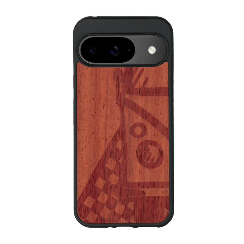 Coque de protection en bois véritable fabriquée en France pour Google Pixel 9 Pro sur le thème du voyage avec un van combi