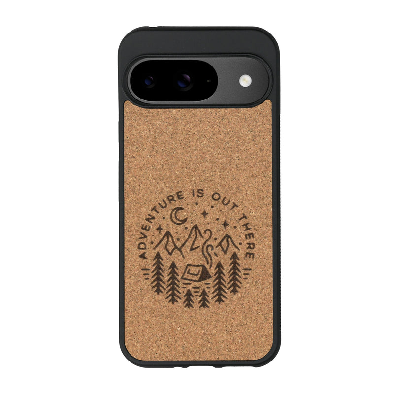 Coque de protection en bois véritable fabriquée en France pour Google Pixel 9 Pro XL sur le thème du camping en pleine nature et du bivouac avec la phrase "Aventure is out there"