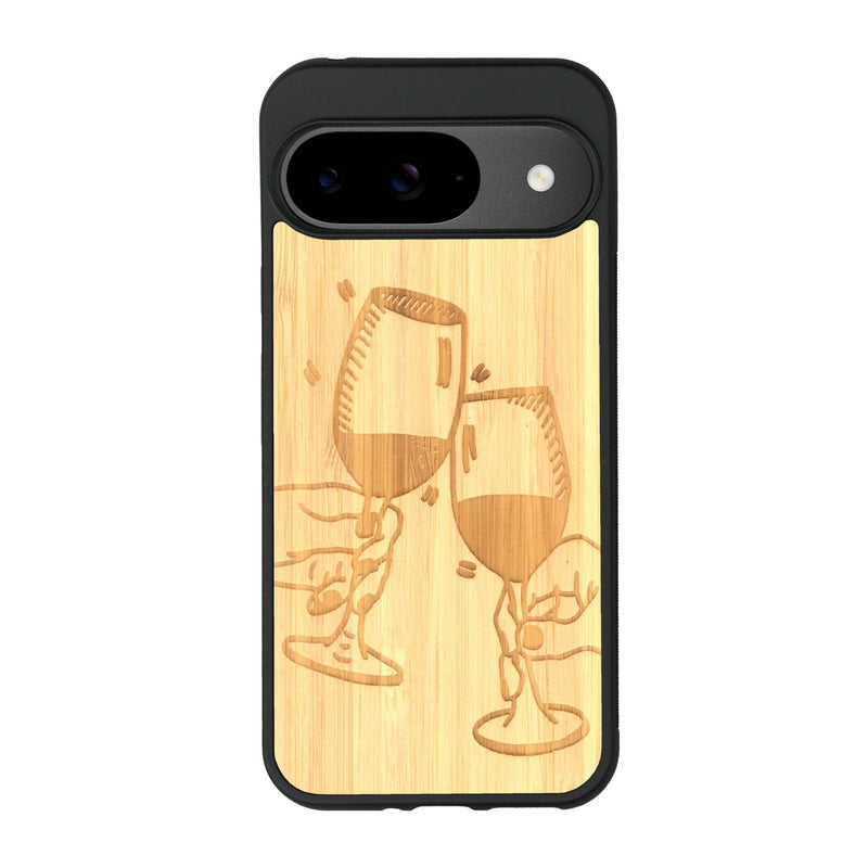 Coque de protection en bois véritable fabriquée en France pour Google Pixel 9 Pro XL représentant une vue de face d'une flute de champagne dessinée à la main par l'artiste Maud Dabs