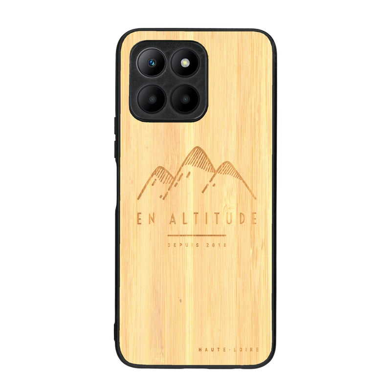 Coque de protection en bois véritable fabriquée en France pour Honor 70 Lite représentant des montagnes, sur le thème de la randonnée en pleine nature et du trail