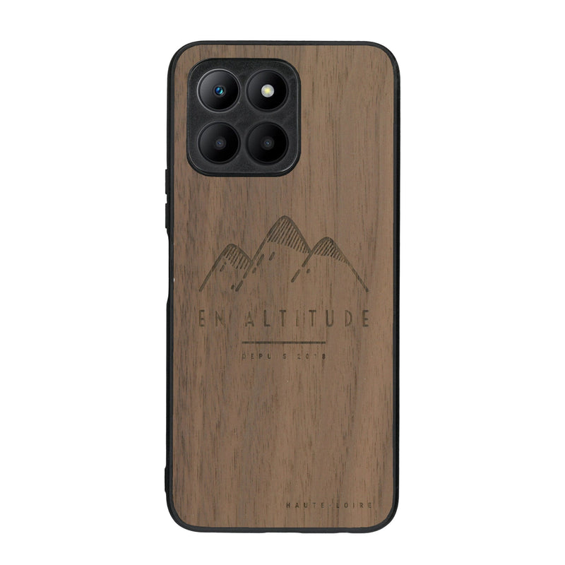 Coque de protection en bois véritable fabriquée en France pour Honor 70 Lite représentant des montagnes, sur le thème de la randonnée en pleine nature et du trail