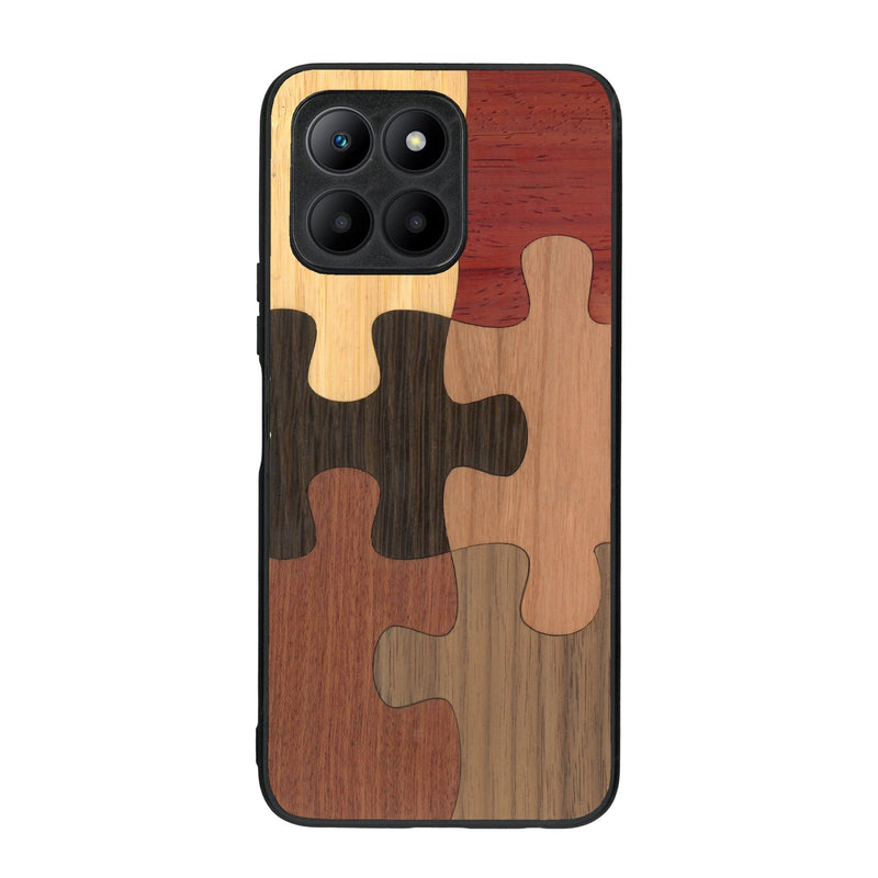 Coque de protection en bois véritable fabriquée en France pour Honor 70 Lite représentant un puzzle en six pièces qui allie du chêne fumé, du noyer, du bambou, du padouk, du merisier et de l'acajou