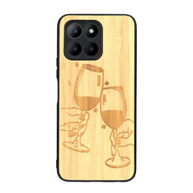 Coque de protection en bois véritable fabriquée en France pour Honor 70 Lite représentant une vue de face d'une flute de champagne dessinée à la main par l'artiste Maud Dabs