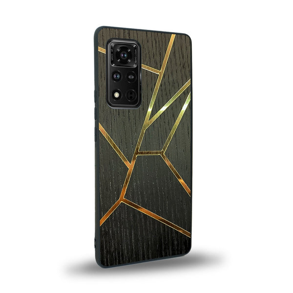 Coque de protection en bois véritable fabriquée en France pour Honor V40 alliant plusieurs essences de bois pour représenter des fragments design