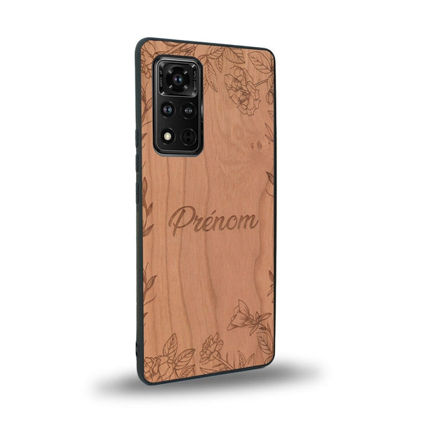 Coque de protection en bois véritable fabriquée en France pour Honor V40 sur le thème de la fête des mères avec un motif représentant des fleurs et des feuilles