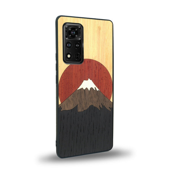 Coque de protection en bois véritable fabriquée en France pour Honor V40 alliant plusieurs essences de bois pour représenter le mont Fuji