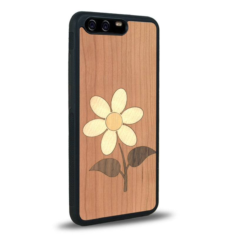 Coque de protection en bois véritable fabriquée en France pour Huawei P10 alliant plusieurs essences de bois pour représenter une marguerite