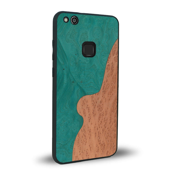 Coque de protection en bois véritable fabriquée en France pour Huawei P10 Lite alliant plusieurs essences de bois pour représenter une plage paradisiaque