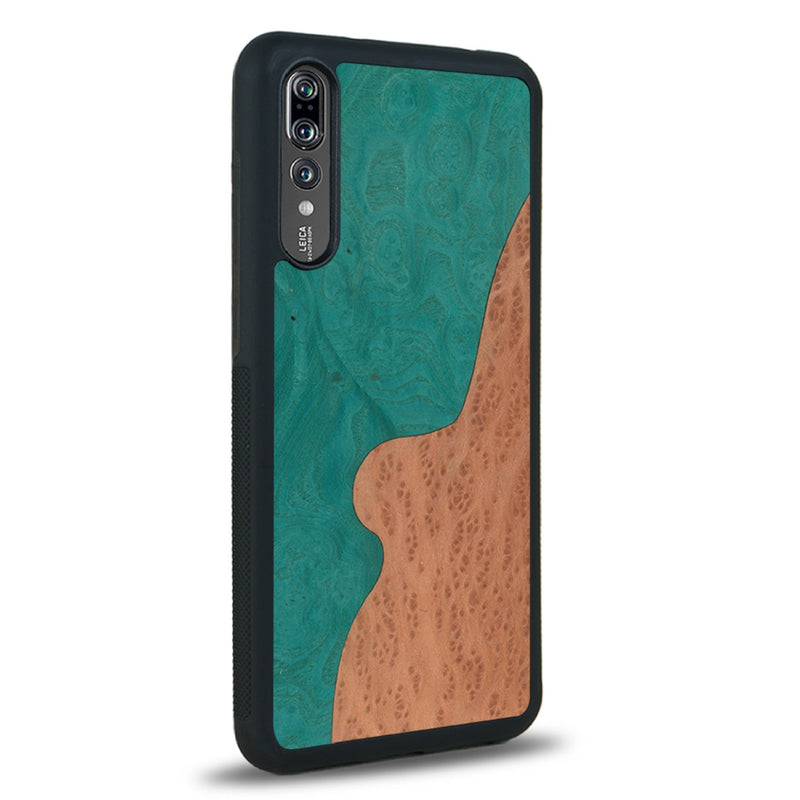 Coque de protection en bois véritable fabriquée en France pour Huawei P20 alliant plusieurs essences de bois pour représenter une plage paradisiaque