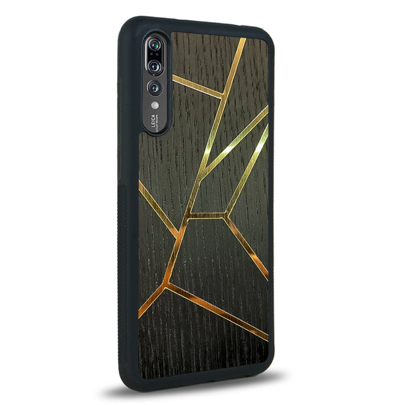 Coque de protection en bois véritable fabriquée en France pour Huawei P20 alliant plusieurs essences de bois pour représenter des fragments design