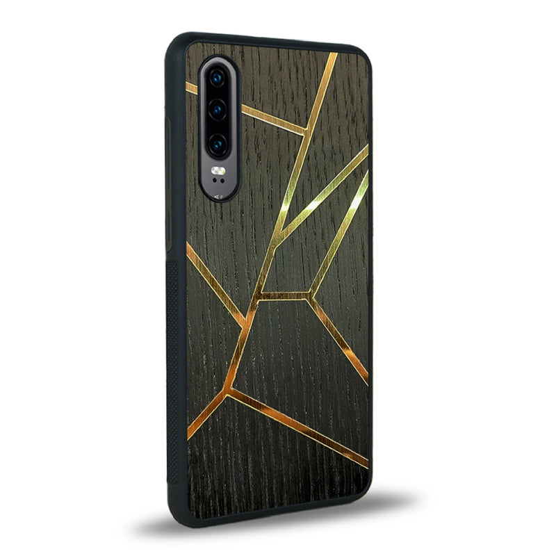 Coque de protection en bois véritable fabriquée en France pour Huawei P30 alliant plusieurs essences de bois pour représenter des fragments design