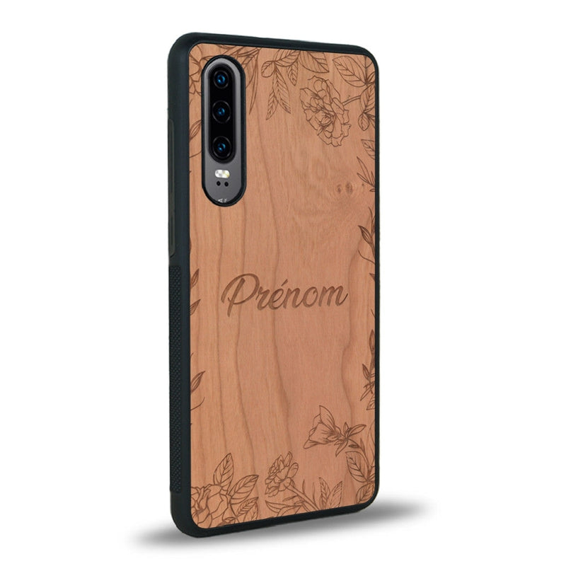 Coque de protection en bois véritable fabriquée en France pour Huawei P30 sur le thème de la fête des mères avec un motif représentant des fleurs et des feuilles