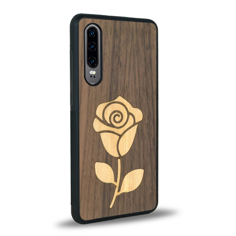 Coque de protection en bois véritable fabriquée en France pour Huawei P30 alliant plusieurs essences de bois pour représenter une rose