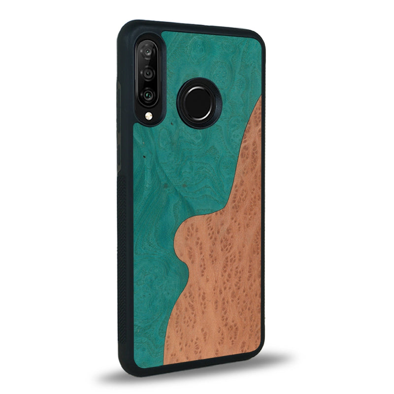 Coque de protection en bois véritable fabriquée en France pour Huawei P30 Lite alliant plusieurs essences de bois pour représenter une plage paradisiaque