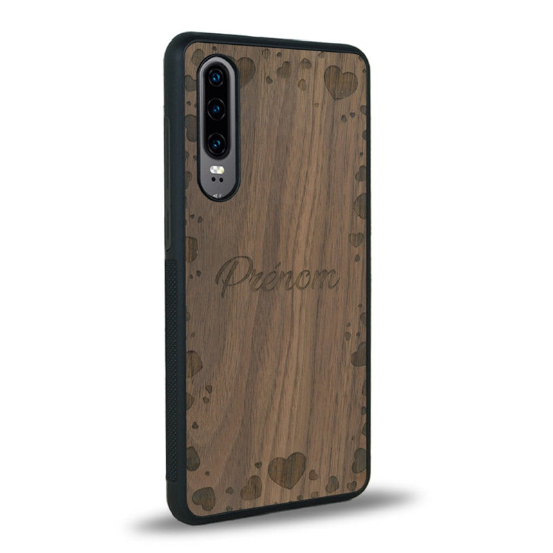 Coque de protection en bois véritable fabriquée en France pour Huawei P30 sur le thème de la fête des mères avec un motif représentant des coeurs et des feuilles