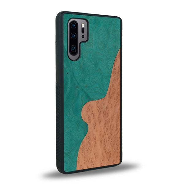 Coque de protection en bois véritable fabriquée en France pour Huawei P30 Pro alliant plusieurs essences de bois pour représenter une plage paradisiaque