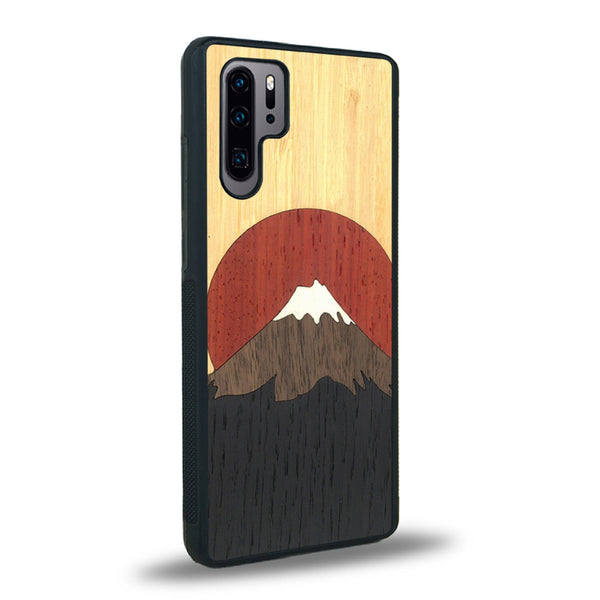 Coque de protection en bois véritable fabriquée en France pour Huawei P30 Pro alliant plusieurs essences de bois pour représenter le mont Fuji