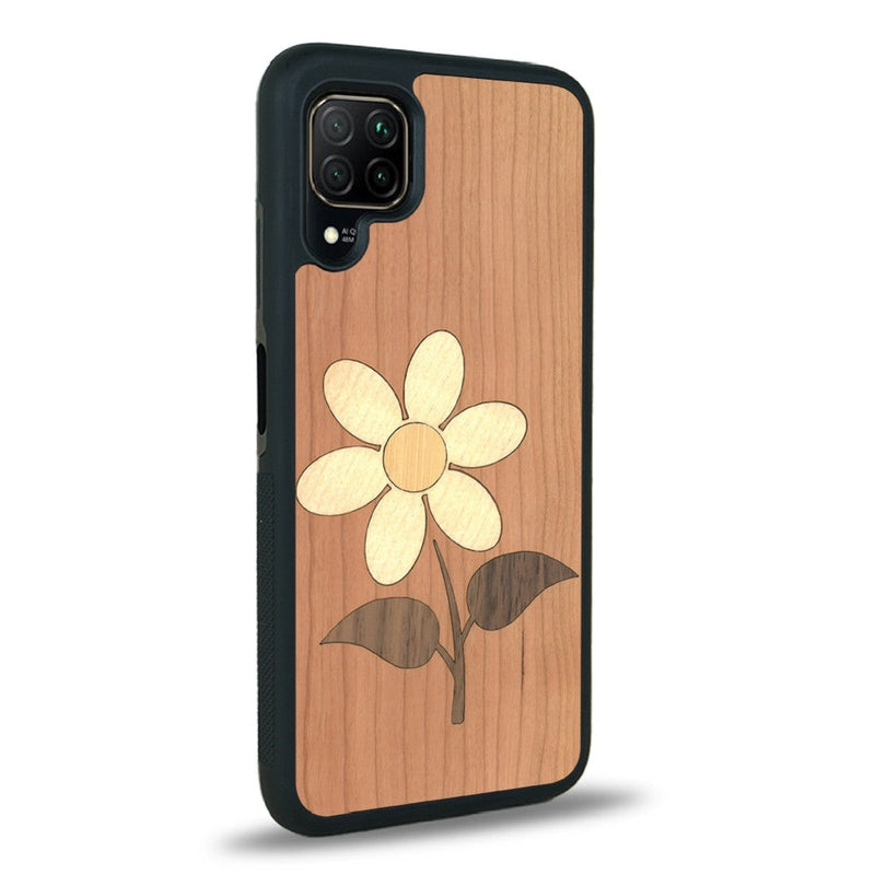 Coque de protection en bois véritable fabriquée en France pour Huawei P40 Lite alliant plusieurs essences de bois pour représenter une marguerite