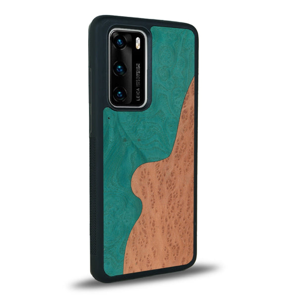 Coque de protection en bois véritable fabriquée en France pour Huawei P40 Pro alliant plusieurs essences de bois pour représenter une plage paradisiaque