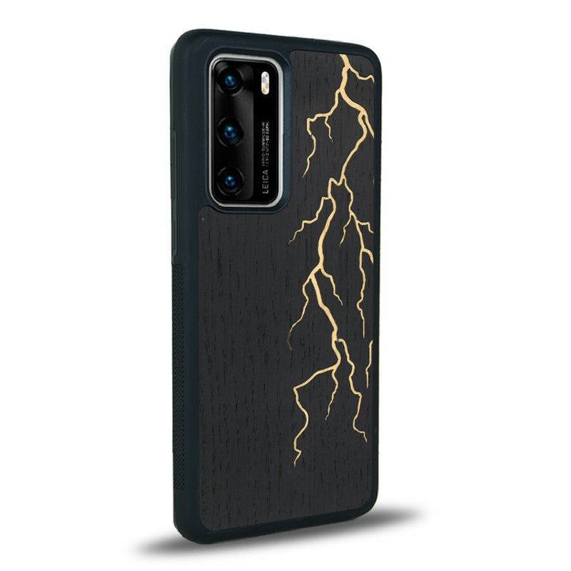 Coque de protection en bois véritable fabriquée en France pour Huawei P40 Pro alliant plusieurs essences de bois pour représenter un éclair divin