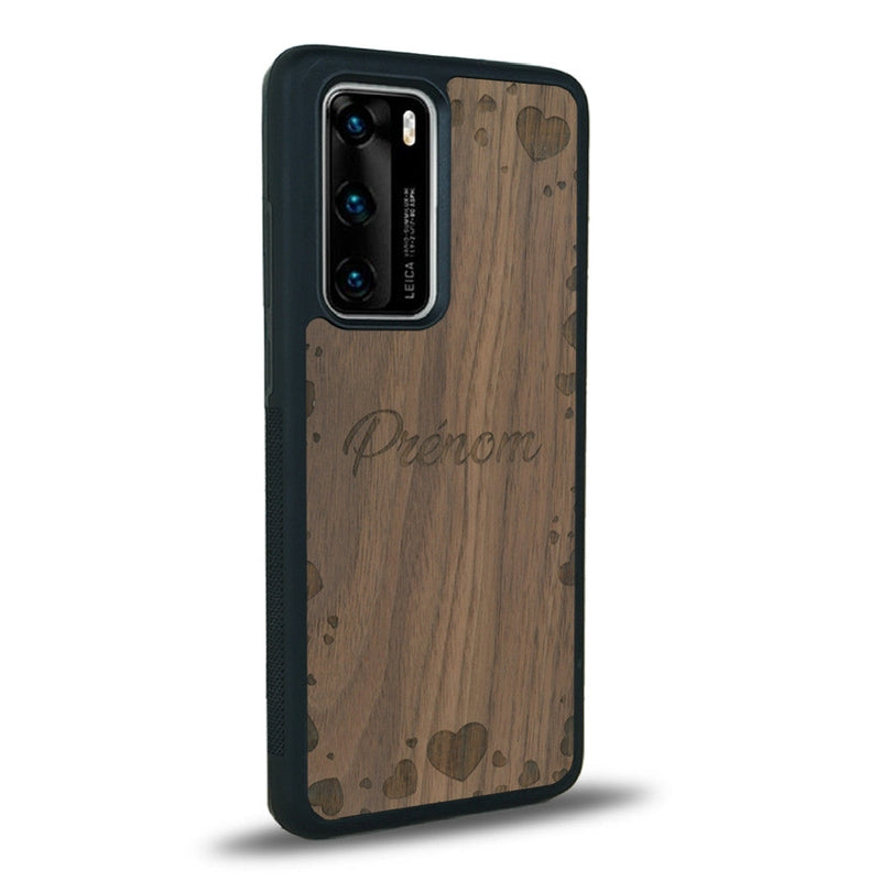 Coque de protection en bois véritable fabriquée en France pour Huawei P40 Pro sur le thème de la fête des mères avec un motif représentant des coeurs et des feuilles