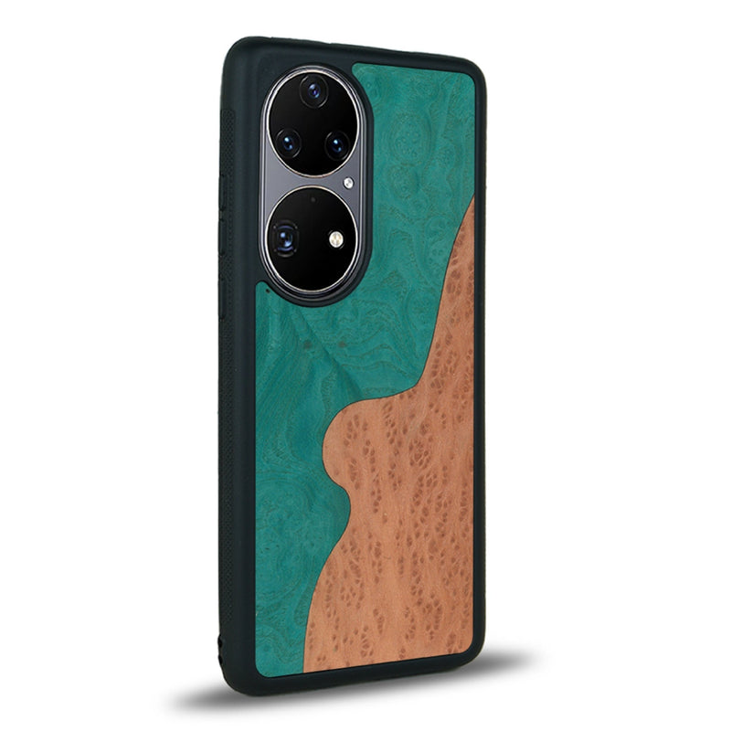 Coque de protection en bois véritable fabriquée en France pour Huawei P50 alliant plusieurs essences de bois pour représenter une plage paradisiaque