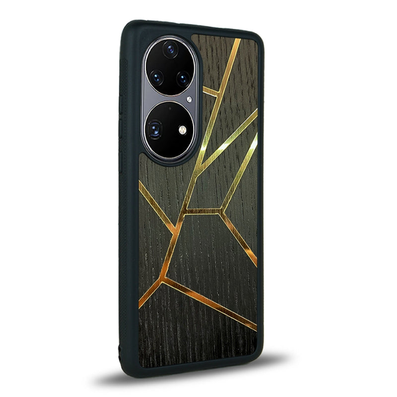 Coque de protection en bois véritable fabriquée en France pour Huawei P50 alliant plusieurs essences de bois pour représenter des fragments design