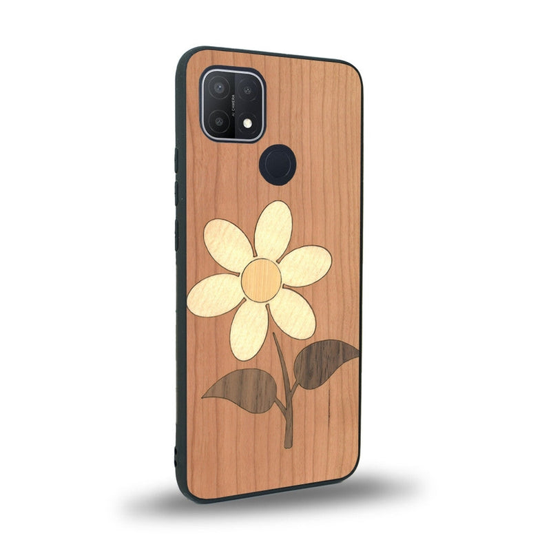 Coque de protection en bois véritable fabriquée en France pour Oppo A15 alliant plusieurs essences de bois pour représenter une marguerite