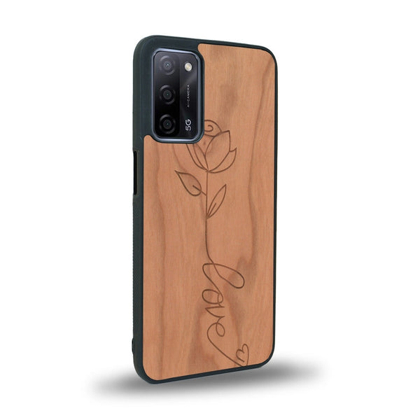 Coque de protection en bois véritable fabriquée en France pour Oppo A55 5G sur le thème de la fête des mères avec un motif représentant une fleur dont la tige forme le mot "love"