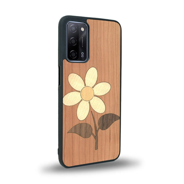 Coque de protection en bois véritable fabriquée en France pour Oppo A55 5G alliant plusieurs essences de bois pour représenter une marguerite