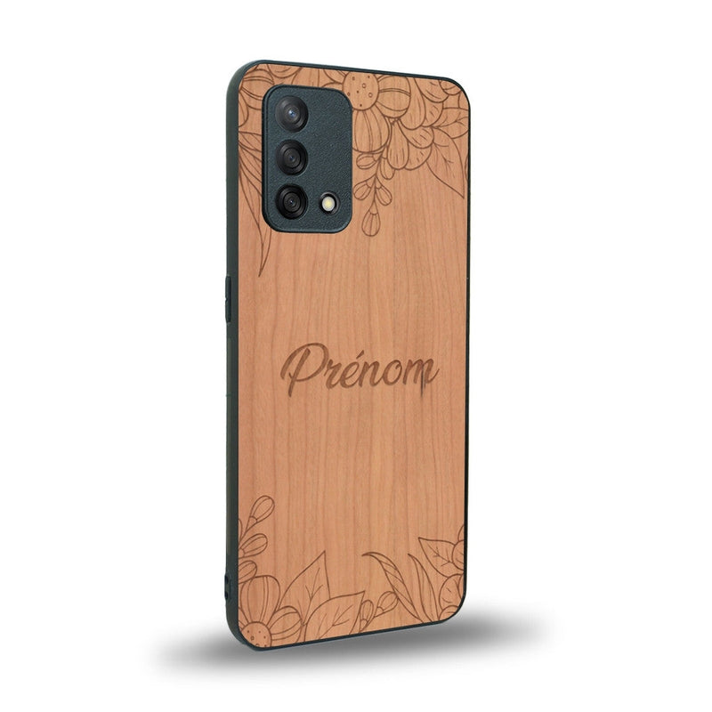 Coque de protection en bois véritable fabriquée en France pour Oppo A74 4G sur le thème de la fête des mères avec un motif représentant des fleurs et des feuilles