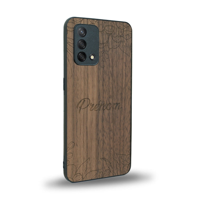 Coque de protection en bois véritable fabriquée en France pour Oppo A74 4G sur le thème de la fête des mères avec un motif représentant des fleurs et des feuilles