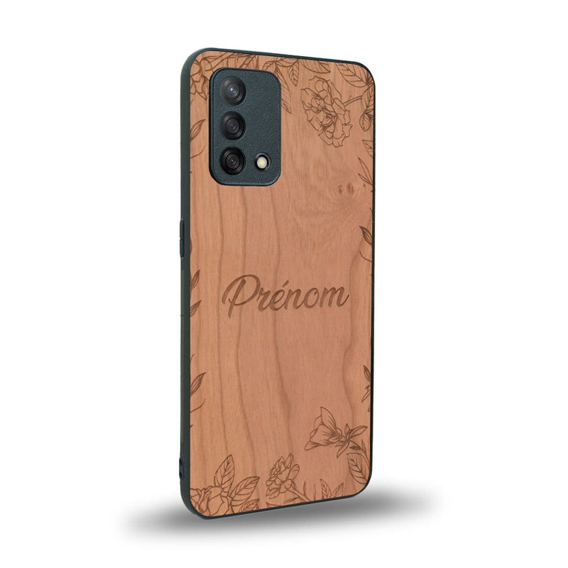 Coque de protection en bois véritable fabriquée en France pour Oppo A74 4G sur le thème de la fête des mères avec un motif représentant des fleurs et des feuilles