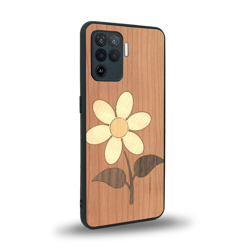 Coque de protection en bois véritable fabriquée en France pour Oppo A94 alliant plusieurs essences de bois pour représenter une marguerite