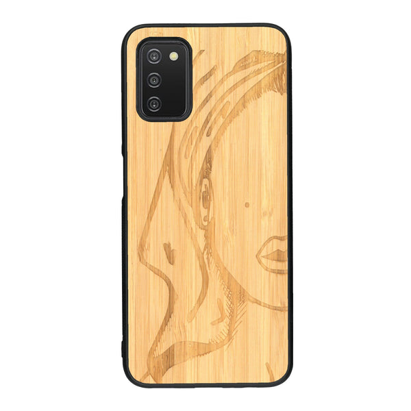 Coque de protection en bois véritable fabriquée en France pour Samsung A03S représentant une silhouette féminine épurée de type line art en collaboration avec l'artiste Maud Dabs