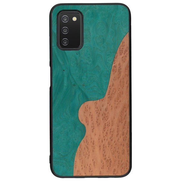 Coque de protection en bois véritable fabriquée en France pour Samsung A03S alliant plusieurs essences de bois pour représenter une plage paradisiaque