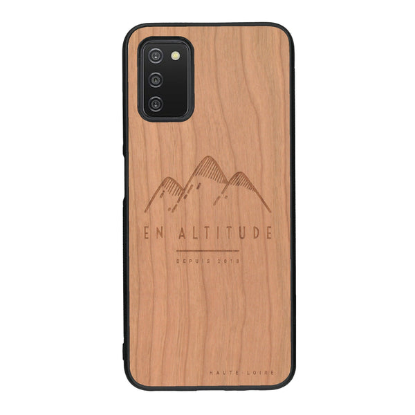 Coque de protection en bois véritable fabriquée en France pour Samsung A03S représentant des montagnes, sur le thème de la randonnée en pleine nature et du trail