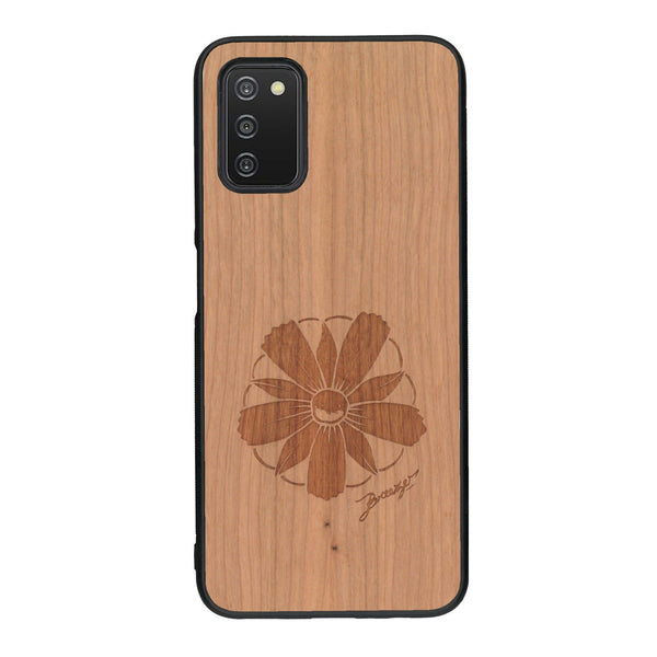 Coque de protection en bois véritable fabriquée en France pour Samsung A03S sur le thème des fleurs et de la montagne avec un motif de gravure représentant les pétales d'une fleur des montagnes