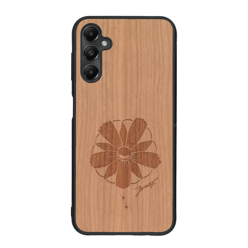 Coque de protection en bois véritable fabriquée en France pour Samsung A05S sur le thème des fleurs et de la montagne avec un motif de gravure représentant les pétales d'une fleur des montagnes