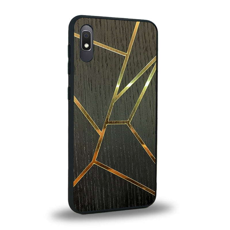 Coque de protection en bois véritable fabriquée en France pour Samsung A10 alliant plusieurs essences de bois pour représenter des fragments design