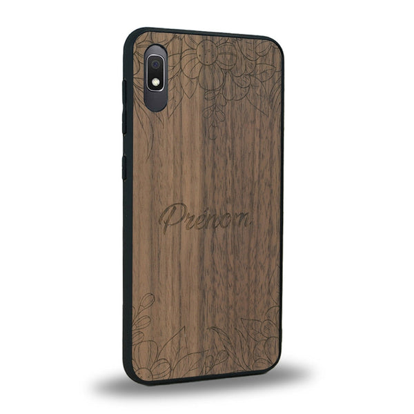 Coque de protection en bois véritable fabriquée en France pour Samsung A10E sur le thème de la fête des mères avec un motif représentant des fleurs et des feuilles