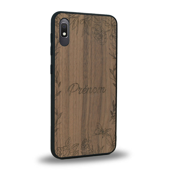 Coque de protection en bois véritable fabriquée en France pour Samsung A10E sur le thème de la fête des mères avec un motif représentant des fleurs et des feuilles