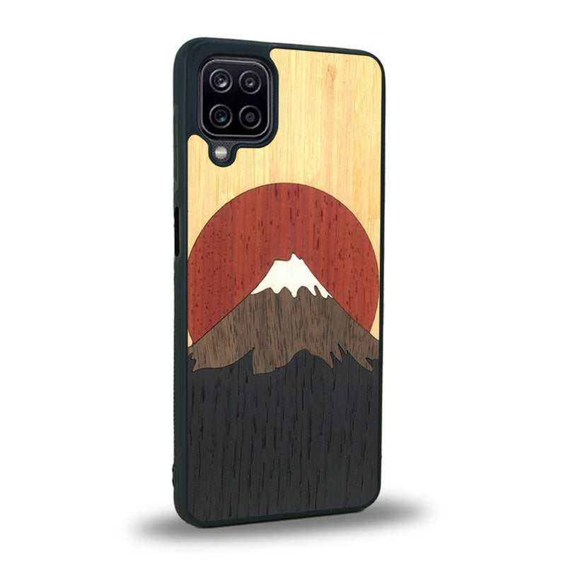 Coque de protection en bois véritable fabriquée en France pour Samsung A12 5G alliant plusieurs essences de bois pour représenter le mont Fuji