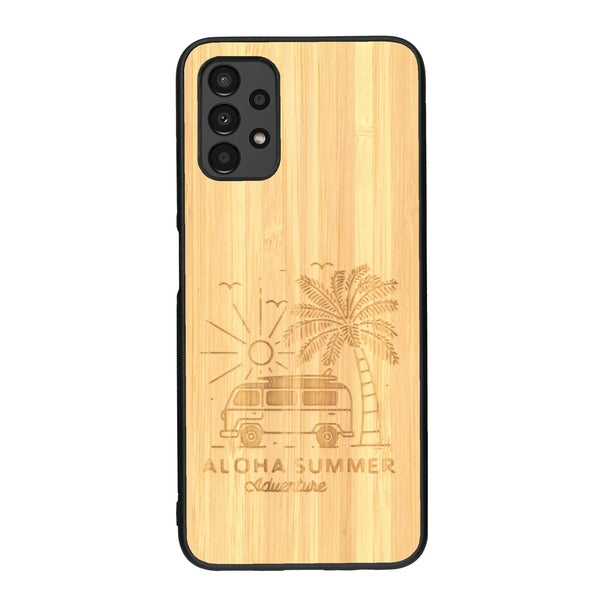 Coque de protection en bois véritable fabriquée en France pour Samsung A13 sur le thème de la plage, de l'été et vanlife.