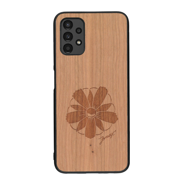 Coque de protection en bois véritable fabriquée en France pour Samsung A13 sur le thème des fleurs et de la montagne avec un motif de gravure représentant les pétales d'une fleur des montagnes