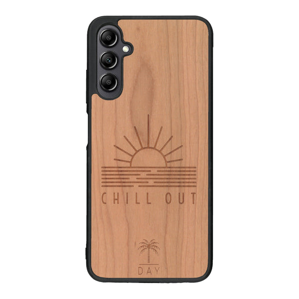 Coque de protection en bois véritable fabriquée en France pour Samsung A14 sur le thème chill avec un motif représentant un couché de soleil sur l'océan et la phrase "Chill out"