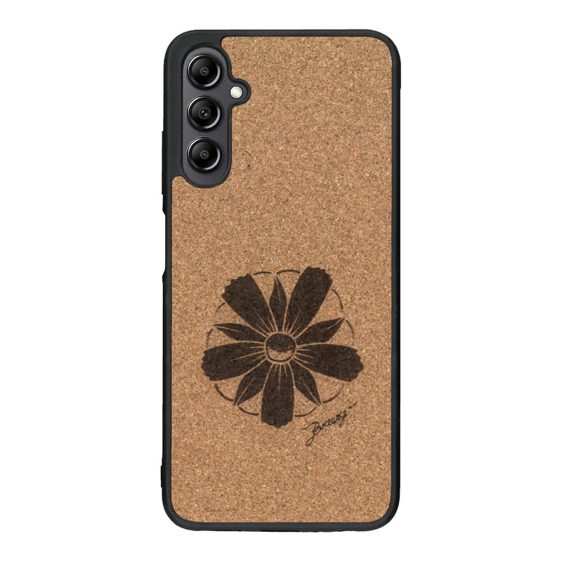 Coque de protection en bois véritable fabriquée en France pour Samsung A14 sur le thème des fleurs et de la montagne avec un motif de gravure représentant les pétales d'une fleur des montagnes